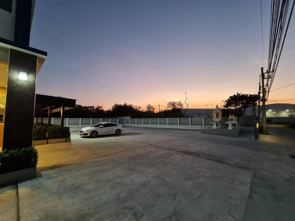 The Charlotte Smart Hotel Lopburi Ngoại thất bức ảnh