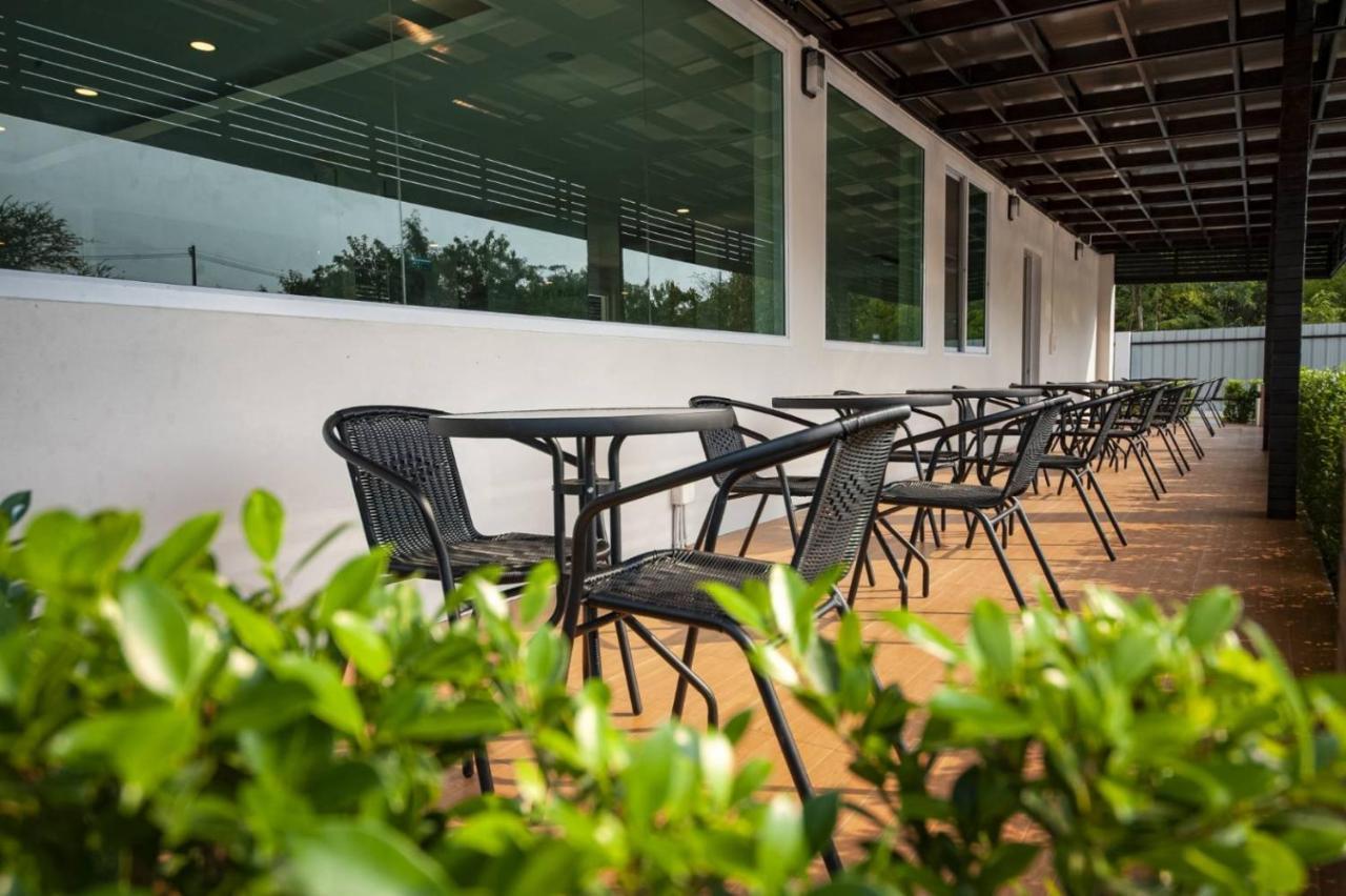 The Charlotte Smart Hotel Lopburi Ngoại thất bức ảnh