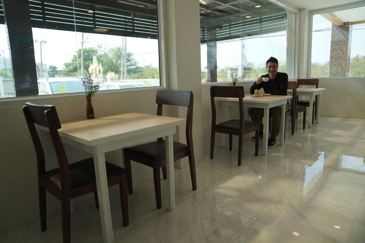 The Charlotte Smart Hotel Lopburi Ngoại thất bức ảnh