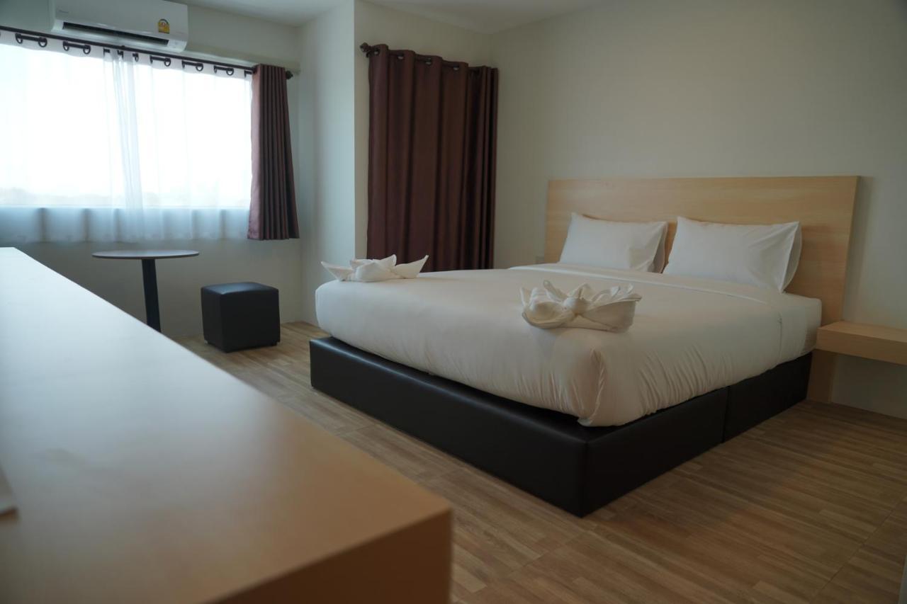 The Charlotte Smart Hotel Lopburi Ngoại thất bức ảnh