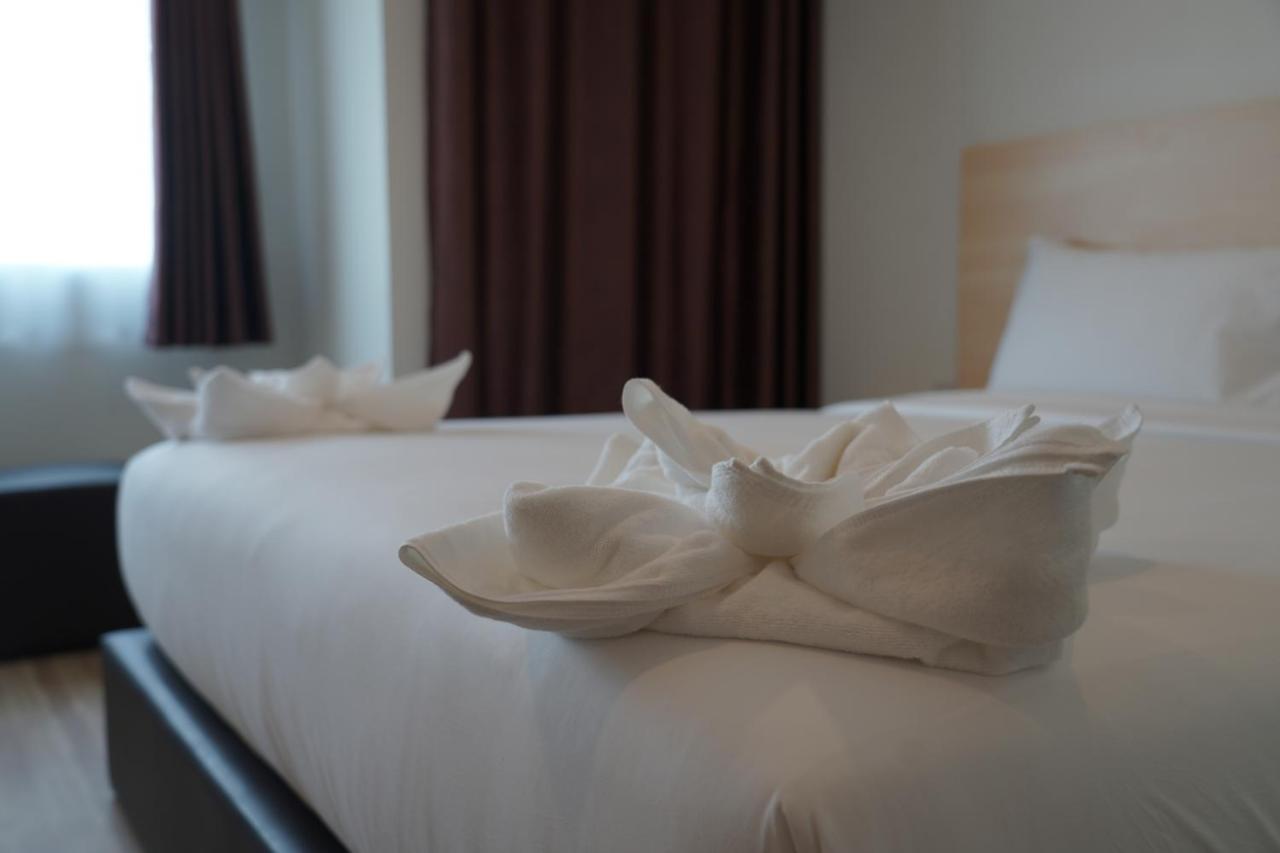 The Charlotte Smart Hotel Lopburi Ngoại thất bức ảnh